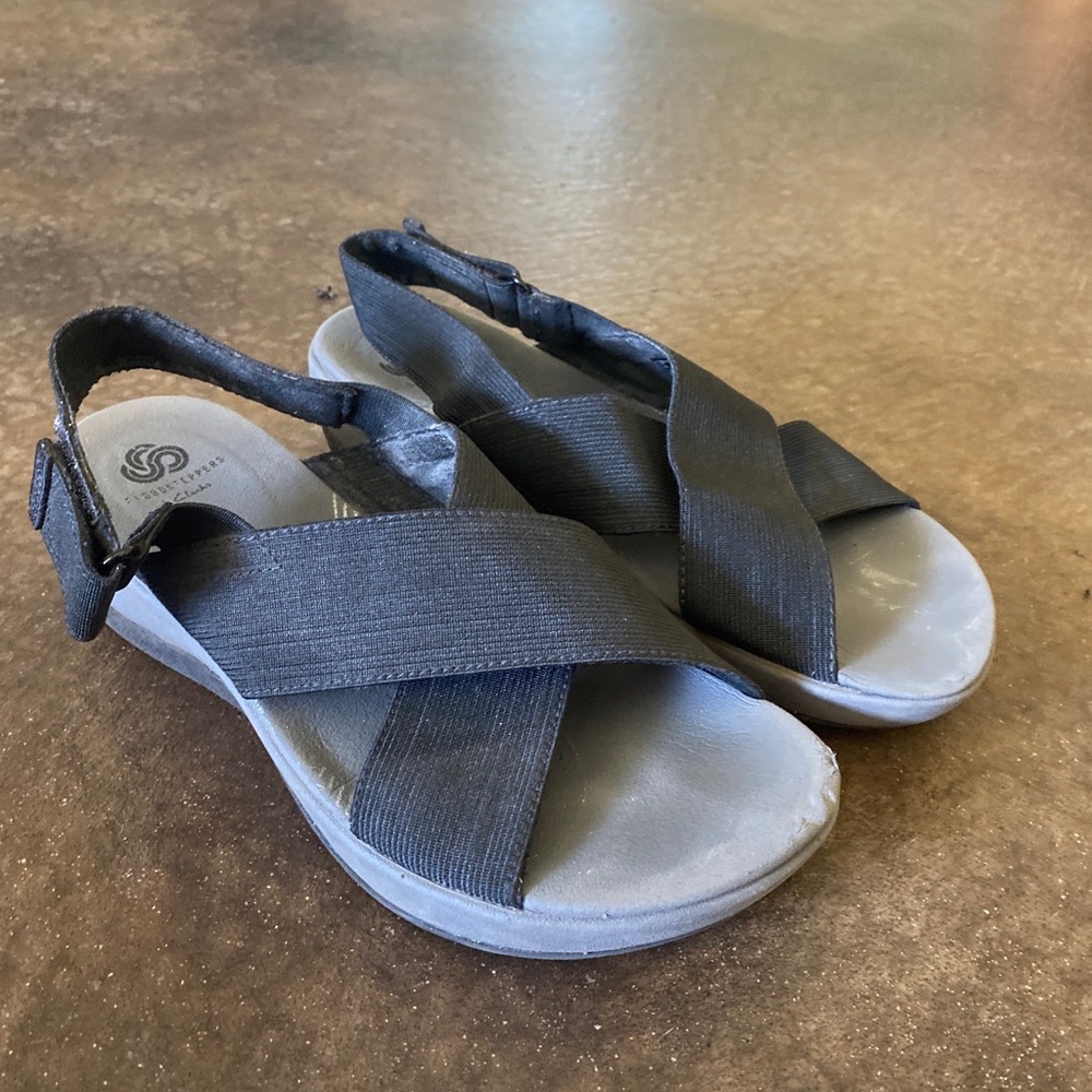 Womens cloudsteppers by Clark’s wide strap sandal size 7